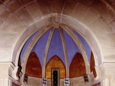 2_Schillingsfuerst_Mausoleum_Hofgarten_-_Altarnische.jpg